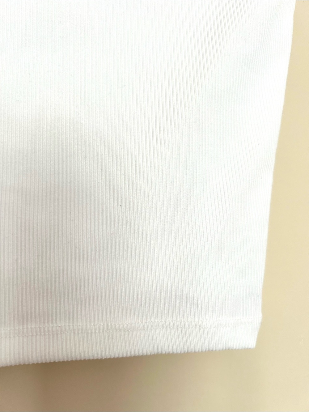 Hollister Women’s White Ribbed V-Notch Crop Tee View 4